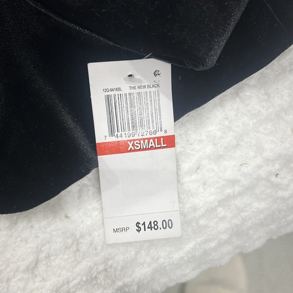 Blank NYC Women's Black Velvet Blazer with Pockets, Size XS NWT NEVER WORN - Picture 3 of 4